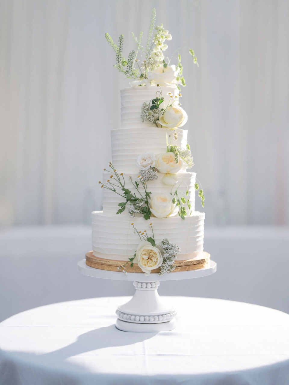 Custom wedding cake by Fleen’s
