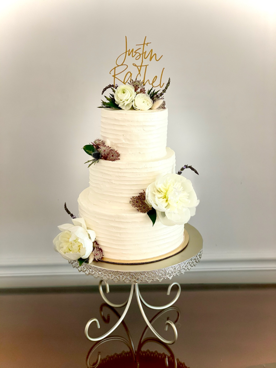 Custom wedding cake by Fleen’s